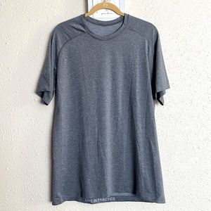 lululemon men’s fitness shirt size XL